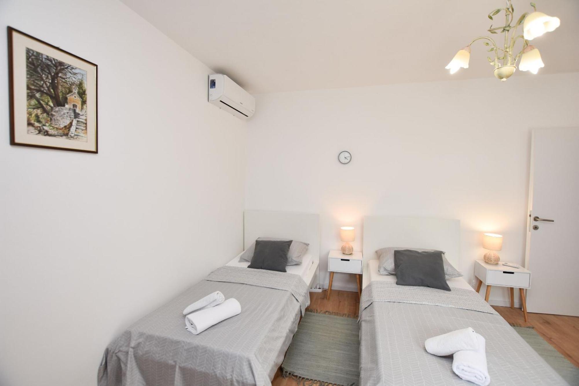 Apartments Dragica Primosten Luaran gambar